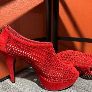 Steve Madden Suede Red pump 3.5 inches.